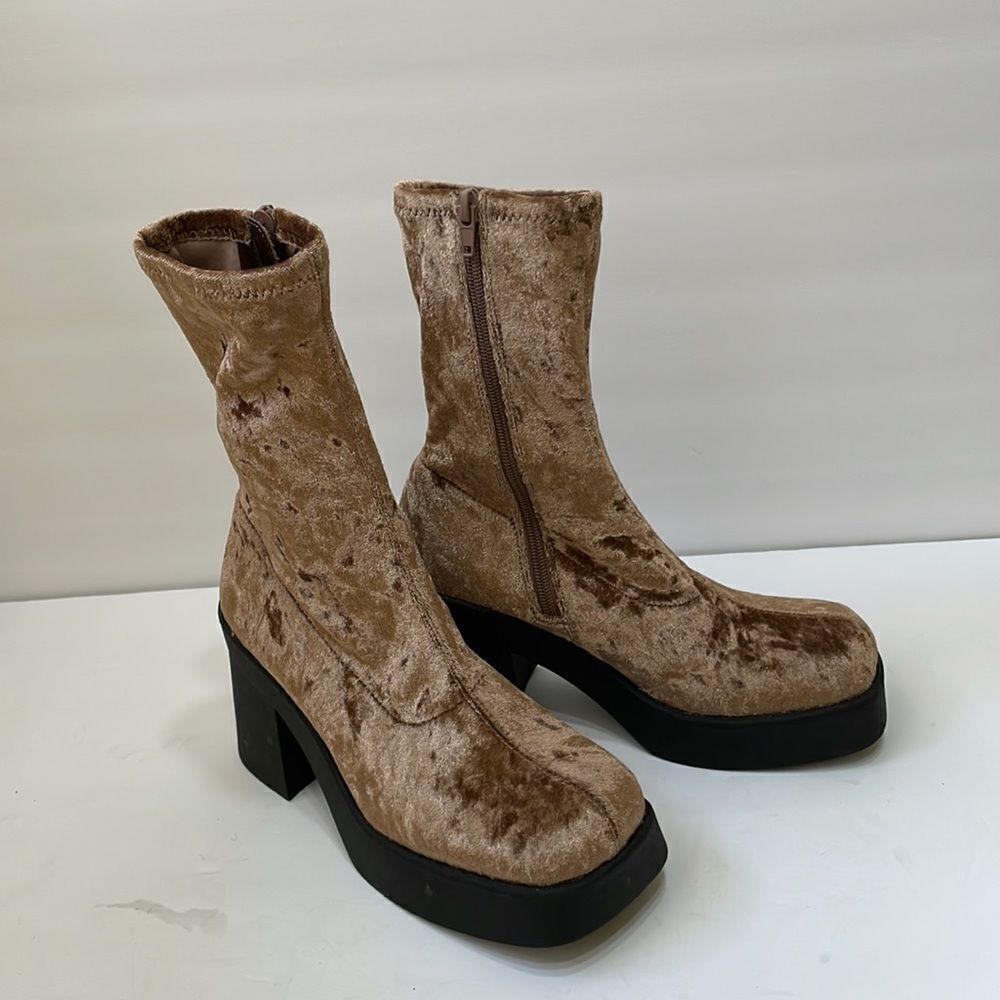 NEW WITHOUT TAGS STEVE‎ MADDEN KLAYTON PLATFORM BOOTIES IN BROWN CRUSHED VELVET - Picture 9 of 11